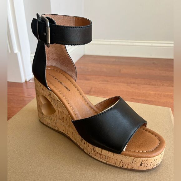 NWT LUCKY BRAND HIMMY HEART BLACK WEDGE SANDAL WEDGES WOMENS NEW IN BOX - Picture 9 of 10